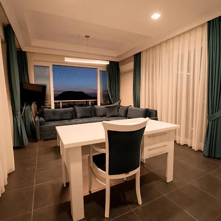 Fortuna , 5 Bedroom, Large Swimming Pool, Modern Design Vilă
