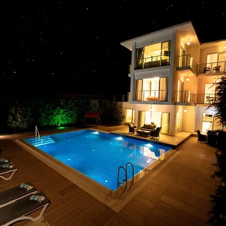 Fortuna , 5 Bedroom, Large Swimming Pool, Modern Design