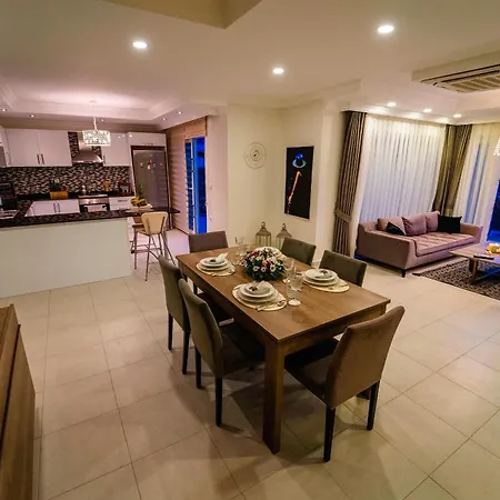 Fortuna , 5 Bedroom, Large Swimming Pool, Modern Design