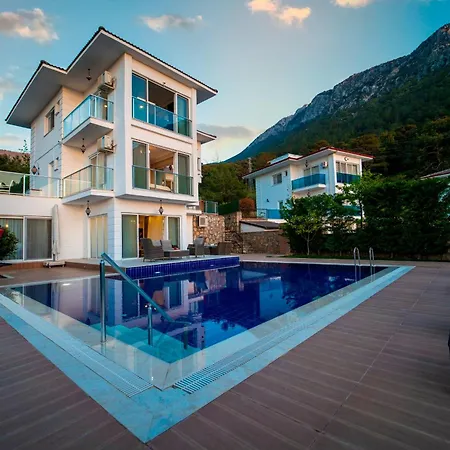 Fortuna , 5 Bedroom, Large Swimming Pool, Modern Design * オルデニズ